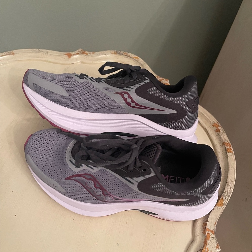 Saucony Women's Gray and Black Running Shoes